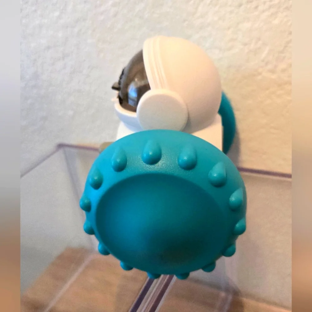 Pet small treats Dispenser / Wheeled Toy